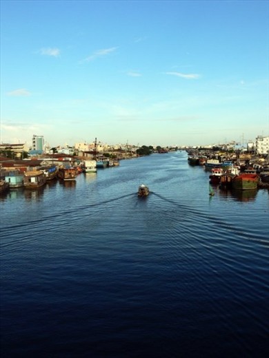 cut the wave - while everyone resting, vietnam is moving