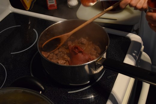 Goulasch making in action