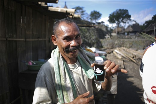 All villagers have a spirit of cooperation. They brings food and the other necessities to help the house owner. They treat others like their family. Nothing individuals like these days. There are no internet, even electricity just run a few hours during evening.