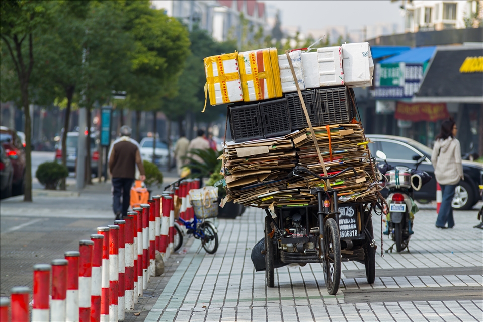 3 wheels, unbalanced load.