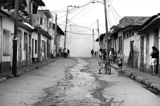 Cubans live on the streets at any time of the day or night. The street is their true home. The streets are often dirty also in towns generally well maintained as Trinidad, where often the local authority does disinfestation to get rid of mosquito and vermin.