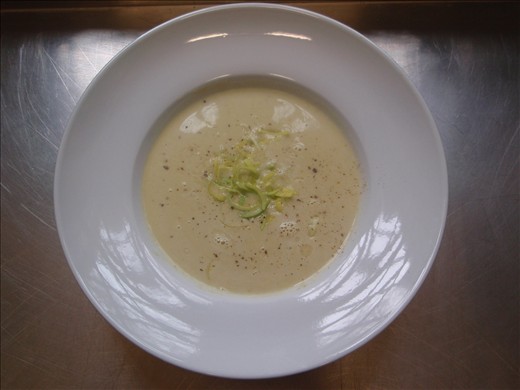 Spicy parsnip soup to serve