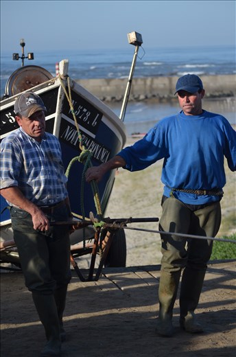 Pulling boat up to unload the fish
