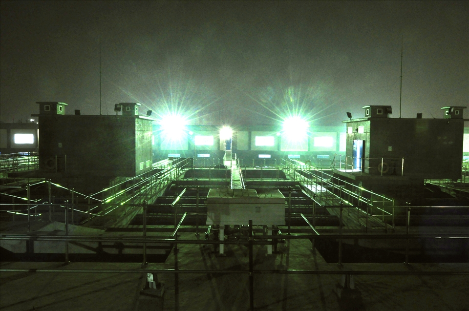 construction site during night time.