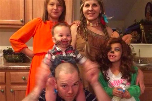 Jake Finley (bottom left) and wife Summer (top right) with their 3 young daughters