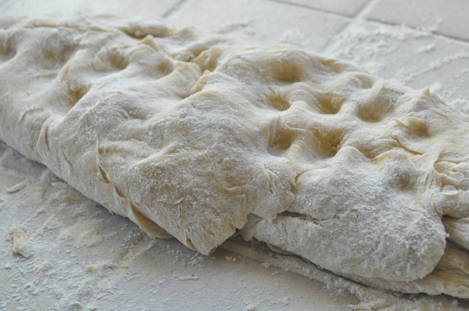 Ensaimada dough: soft and springy