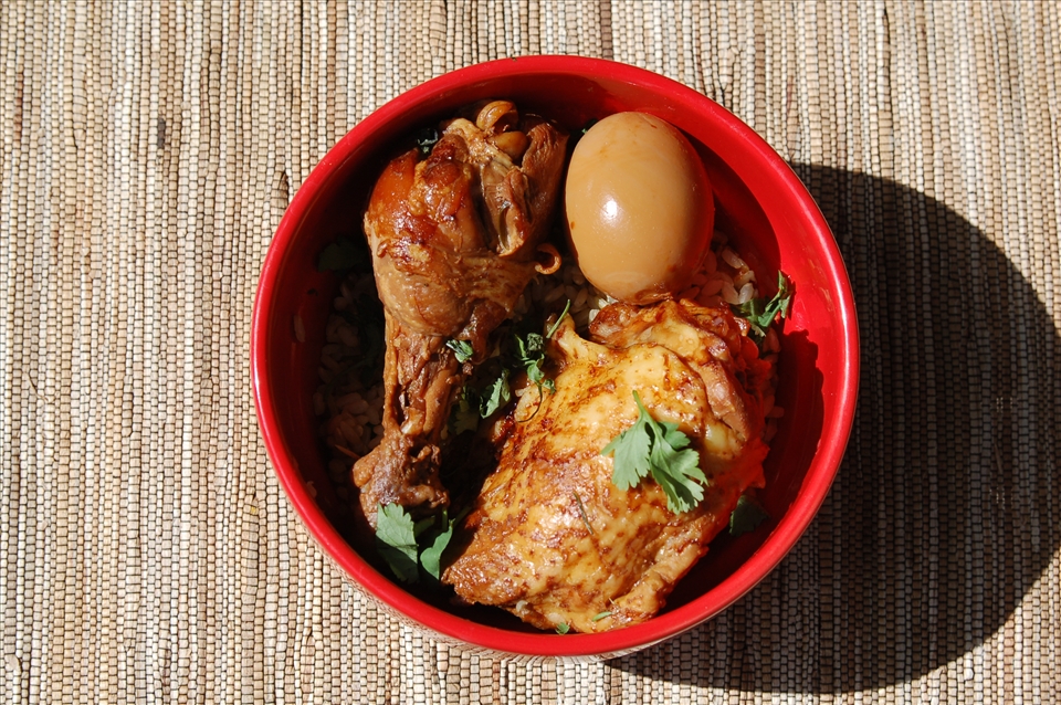 Soy sauce chicken and eggs