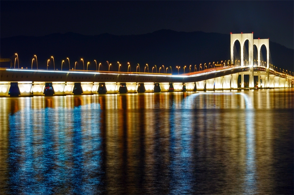 Sai Wan Bridge is one of capital bridge in Macau. It connecting between the Macau Main Island and Cotai the another island of Macau.