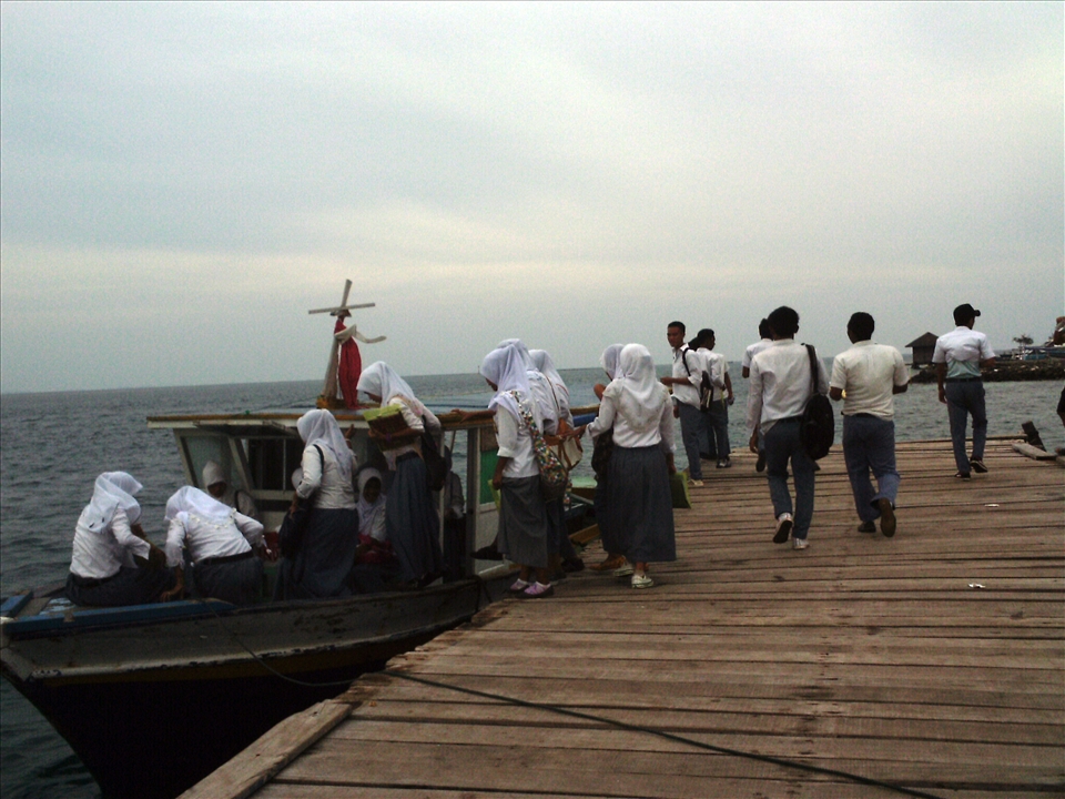the students go to school and go home by traditional ship called 