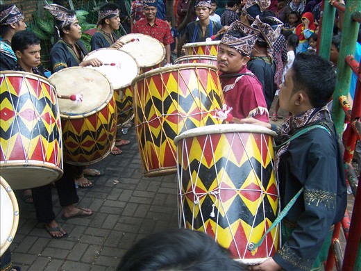 Tabuik Gandang Tasa (Playing Gendang Tasa)