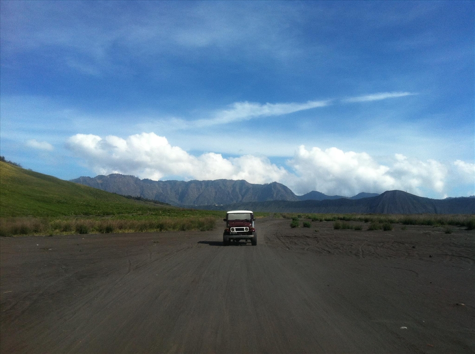 Hop on into four-wheels jeep to get to the next stop: Pasir Berbisik. Indeed, jeep is the only transportation that can be used to go through the desert. It was very dusty so we need to keep the window closed along the way.