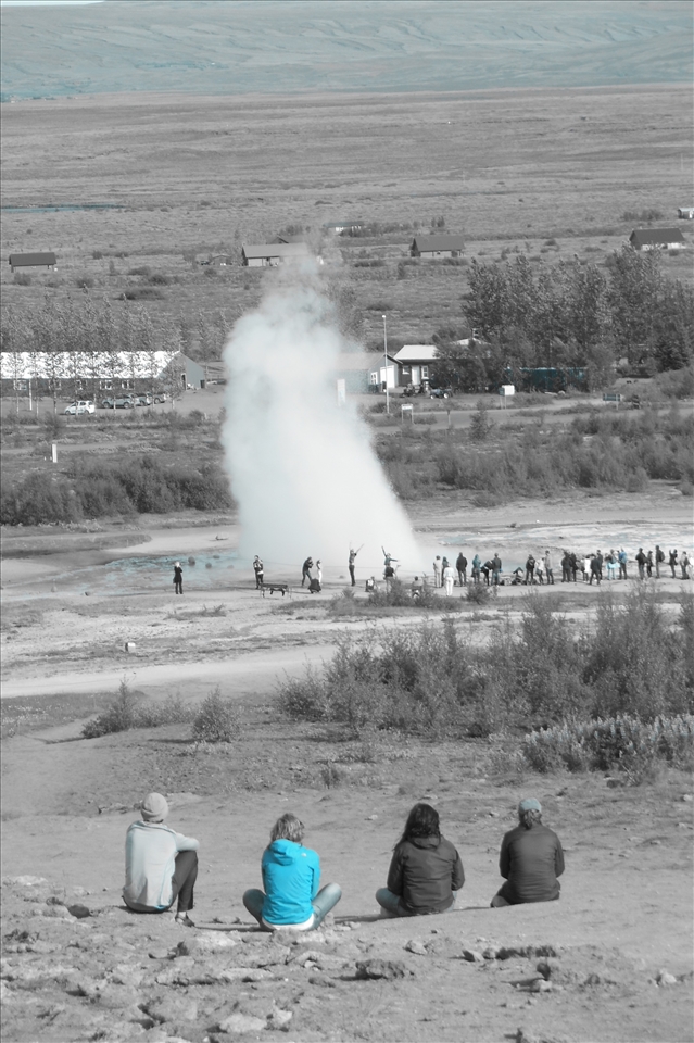 My four friends from our small group are waiting for the Geysir, successfully.