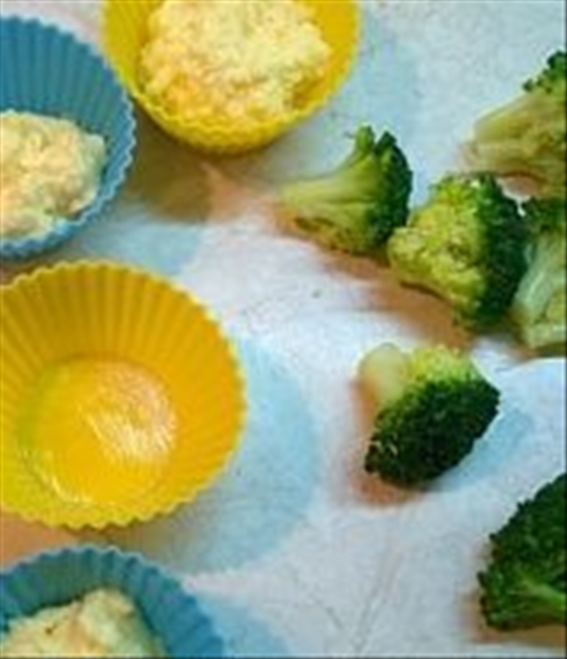 4)	Add the grated mozzarella.  The dough is ready!  