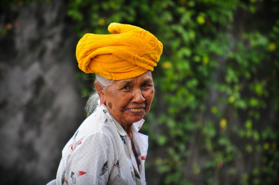 Old woman at our villas backyard was walking bye when I saw here and asked here If she can stop that I take a photo of her. She kindly stopped and waited for me to take my camera from my backpack that I took a photo.