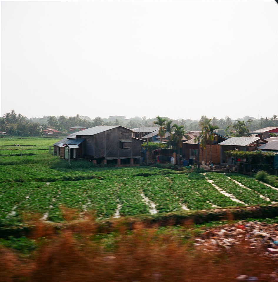 Within moments the rural lifestyle takes over. The lush landscape is dotted with everything from huts to houses, and farms to factories.