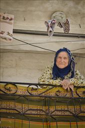 Smiling at the passersby and hanging out the washing: by zingara, Views[171]