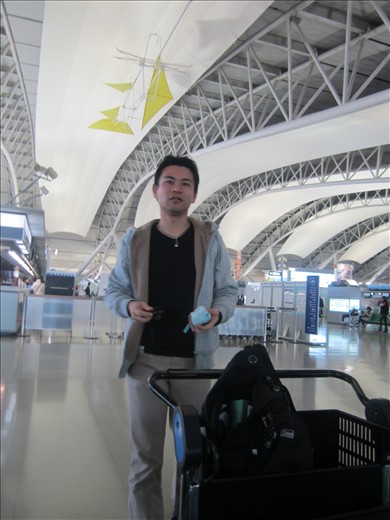 Ryo at KIX. Saying sayonara.