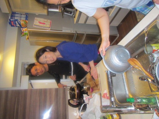 Ryo and Narumi finish the pad thai