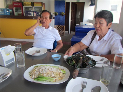 First meal in Thailand with Oui's parents - mussels - yum!