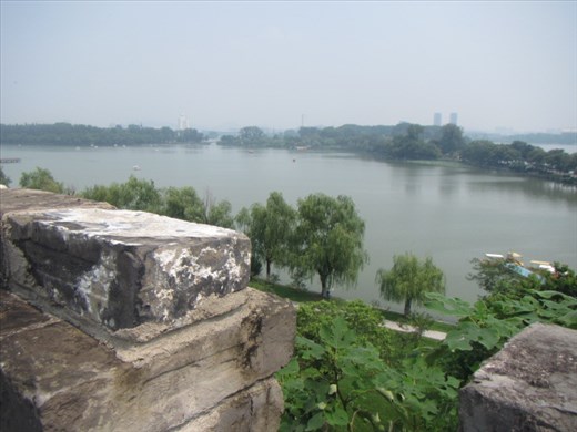 Wall and Xuanwu Lake