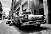 Man repair his  old car in the street of Havana: by zoltanbalogh, Views[1167]