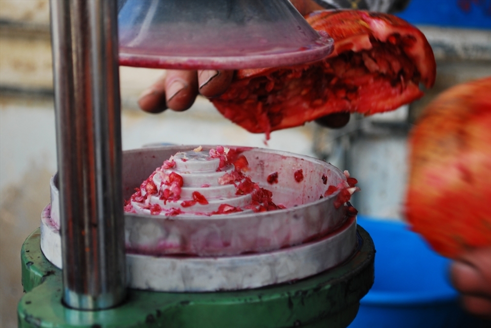 Fresh Squeezed:
Vibrant colors attract the eye. Ripe fruit fills the nose. Squish and drip: music to the ears. Tangy and toothsome dance on the tastebuds. But wait...did you notice the dirt on his fingernails?