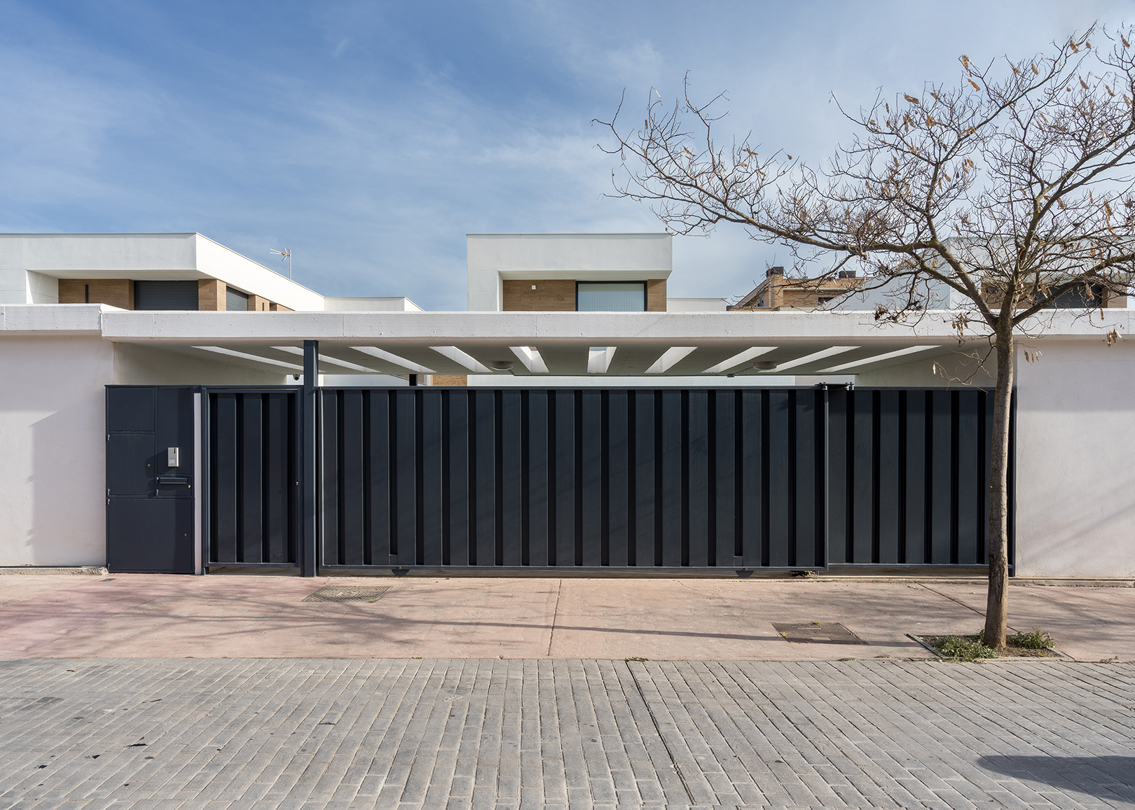 A Modern Oasis – Transforming a Residential Chalet in Lardero by Estudio Nájera y Boto Interiorismo