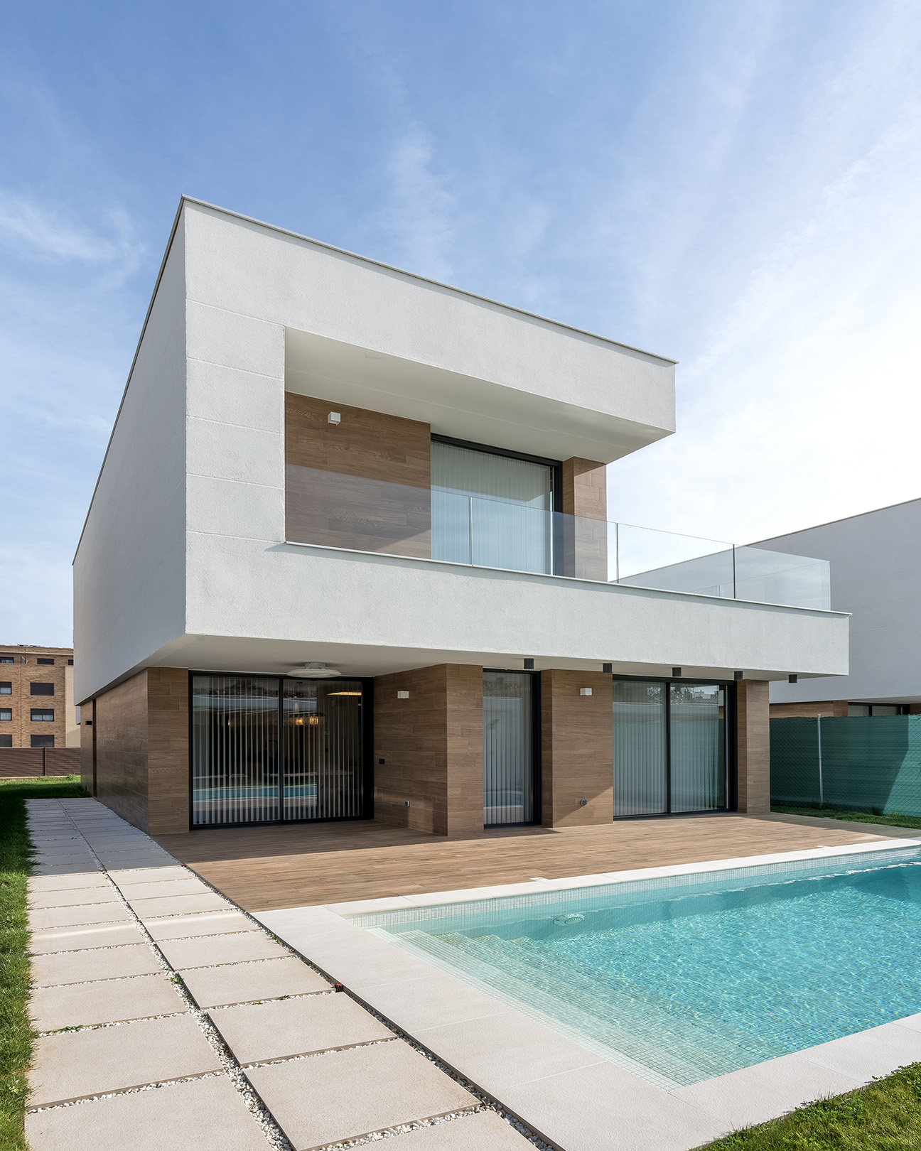 A Modern Oasis – Transforming a Residential Chalet in Lardero by Estudio Nájera y Boto Interiorismo