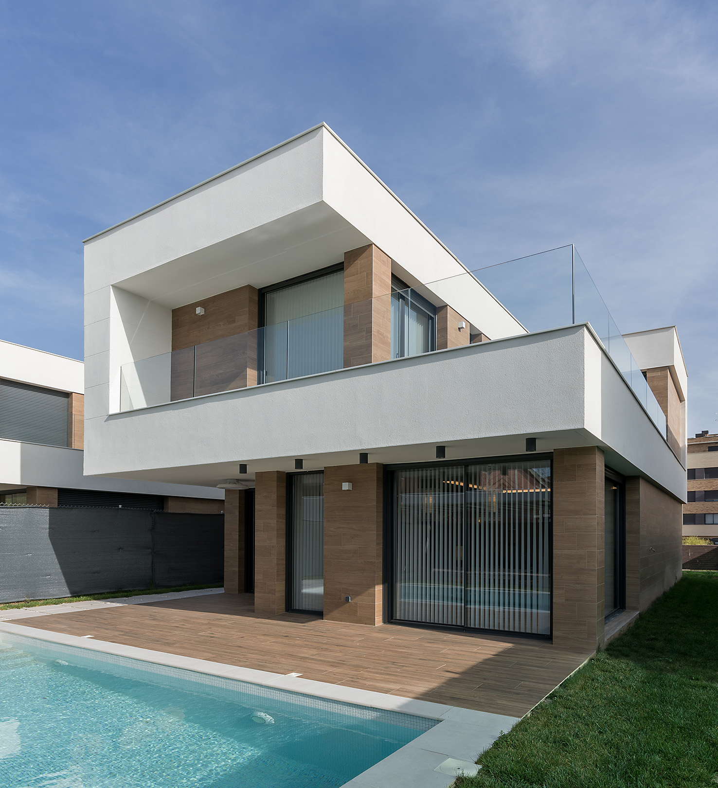 A Modern Oasis – Transforming a Residential Chalet in Lardero by Estudio Nájera y Boto Interiorismo