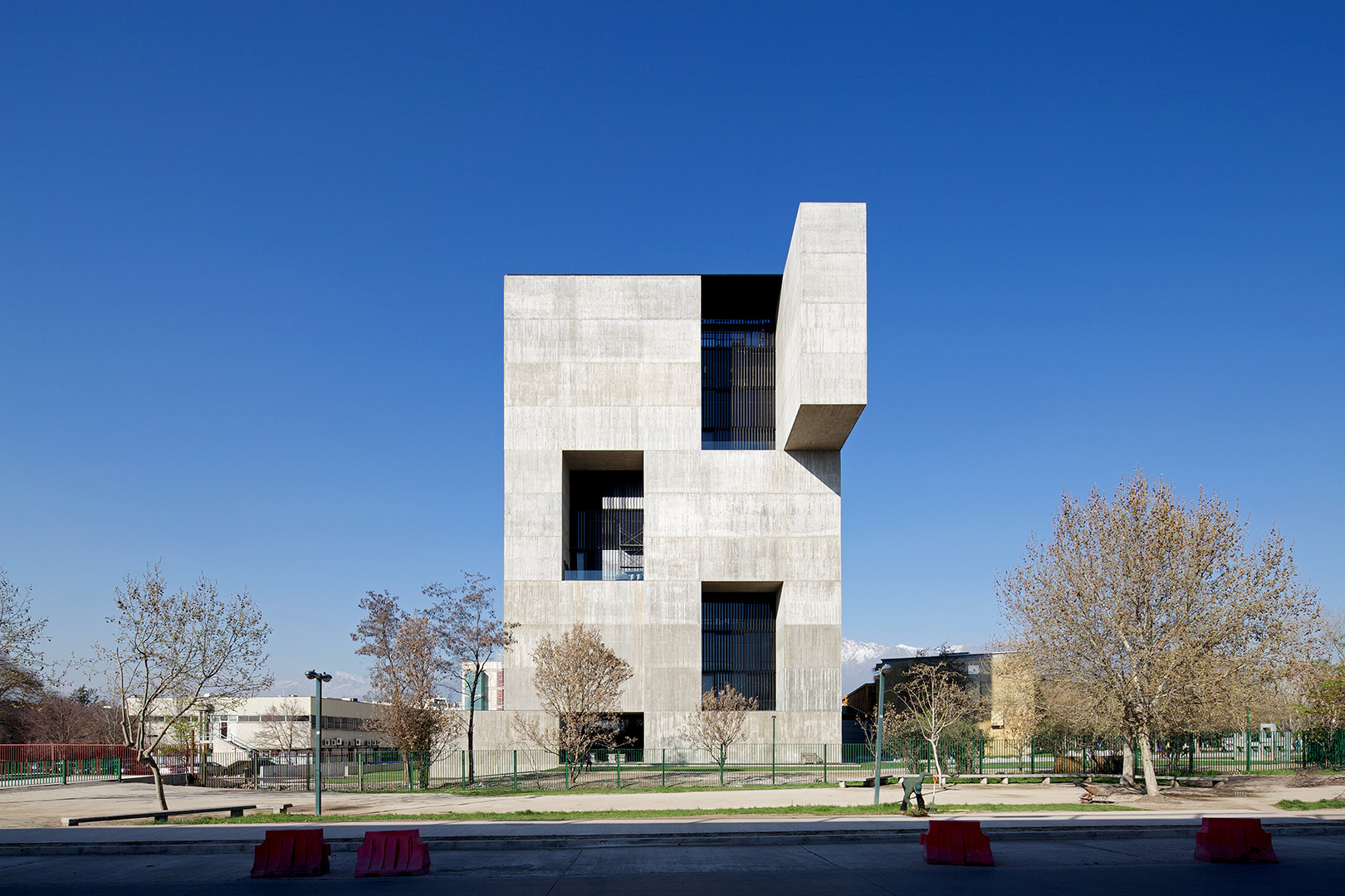 Redefining Work Environments – The UC Innovation Center by ELEMENTAL