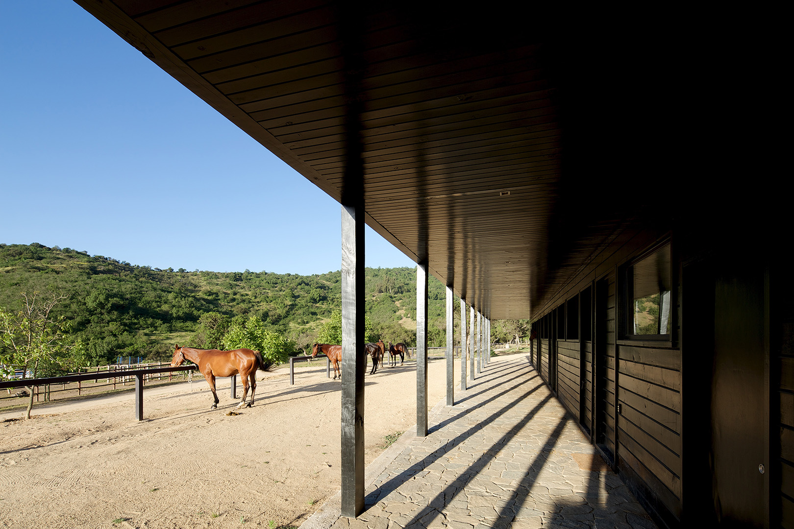 Redefining Traditional Architecture – Modern Elegance in Chile by Gonzalo Mardones
