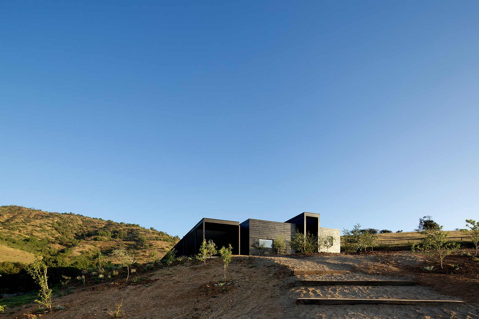 Redefining Traditional Architecture – Modern Elegance in Chile by Gonzalo Mardones