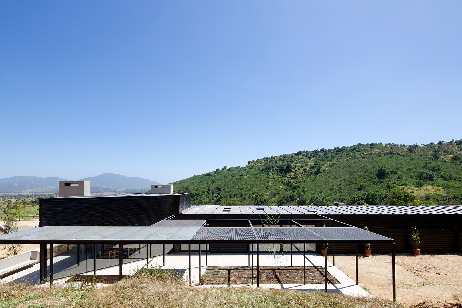 Redefining Traditional Architecture – Modern Elegance in Chile by Gonzalo Mardones