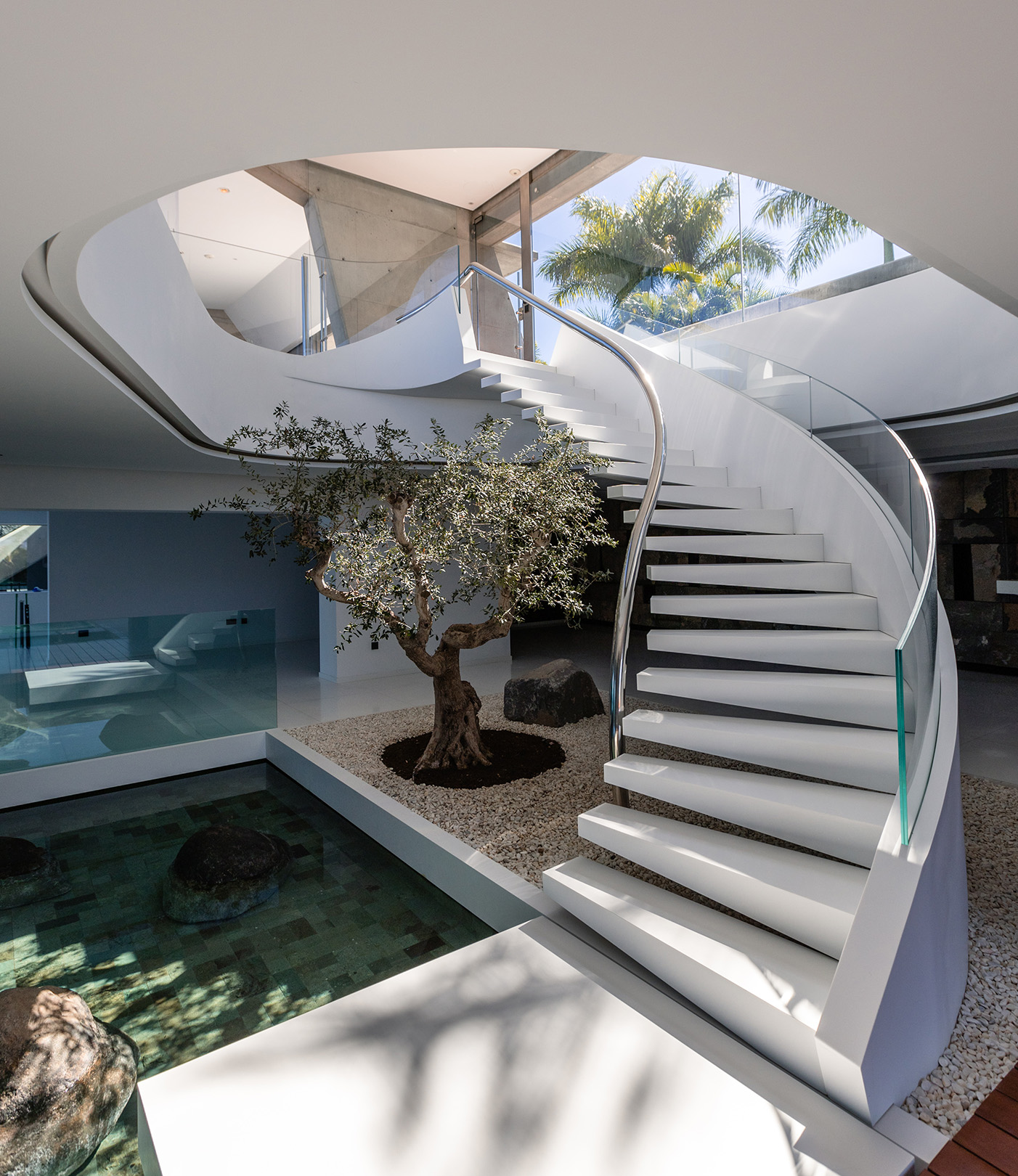 Lightbender – The Villa in La Quinta by Lucas Delgado
