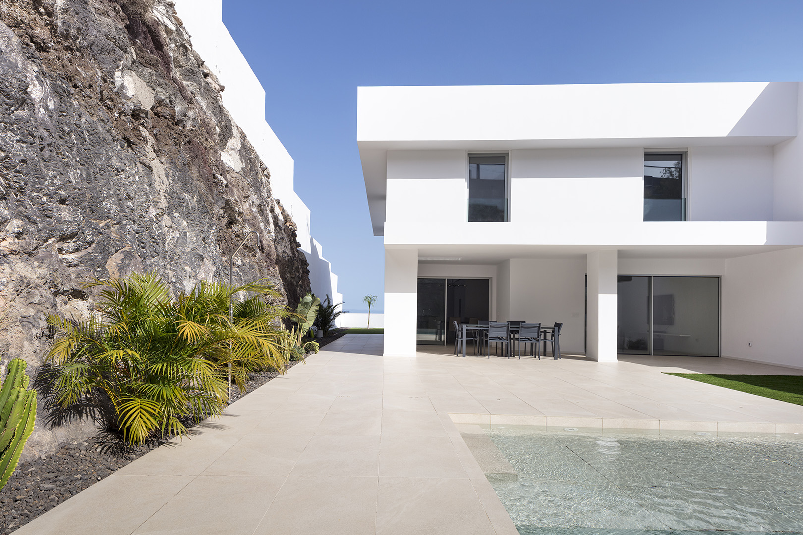 Luminous Living – Casa SERMA by PUERTA35 Arquitectura