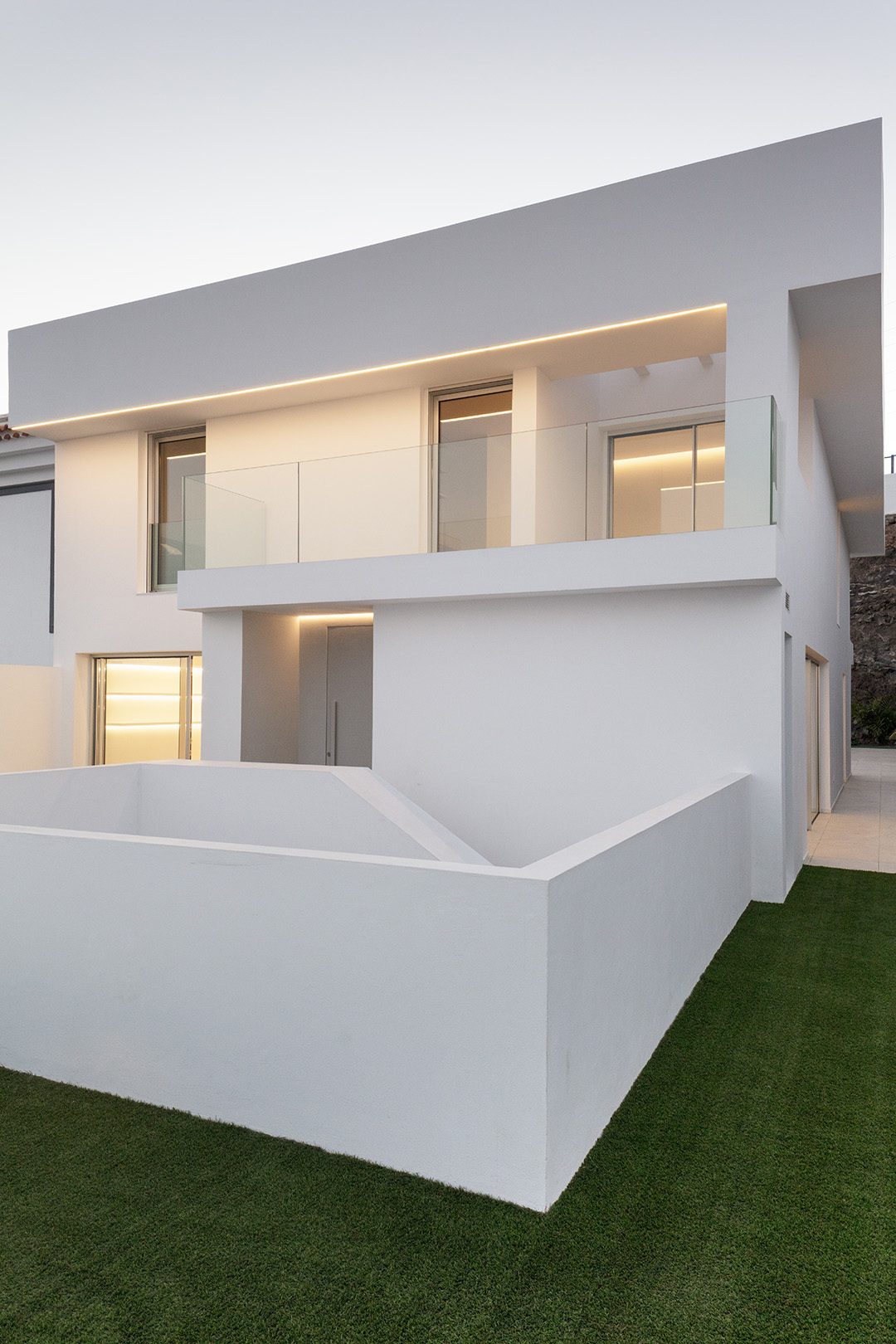Luminous Living – Casa SERMA by PUERTA35 Arquitectura