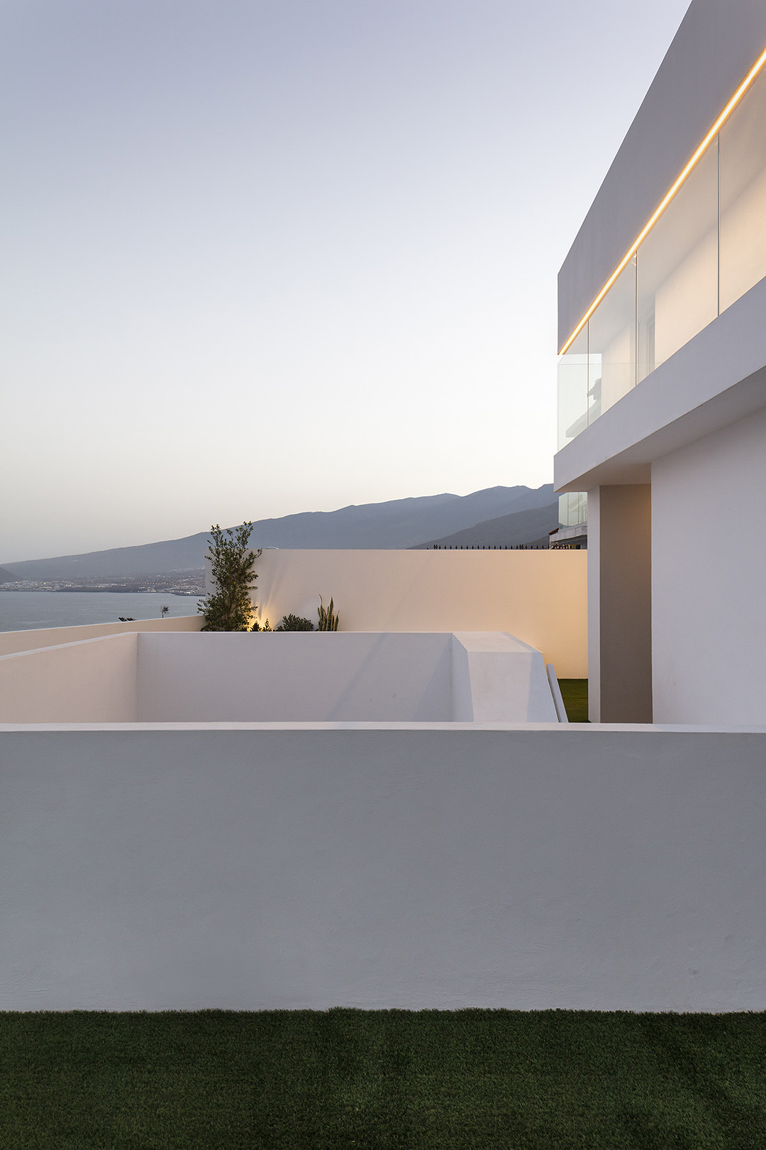 Luminous Living – Casa SERMA by PUERTA35 Arquitectura