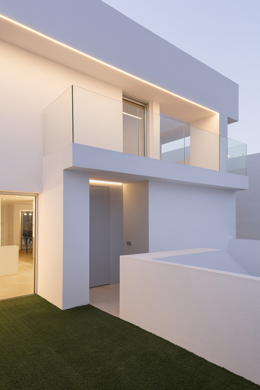 Luminous Living – Casa SERMA by PUERTA35 Arquitectura