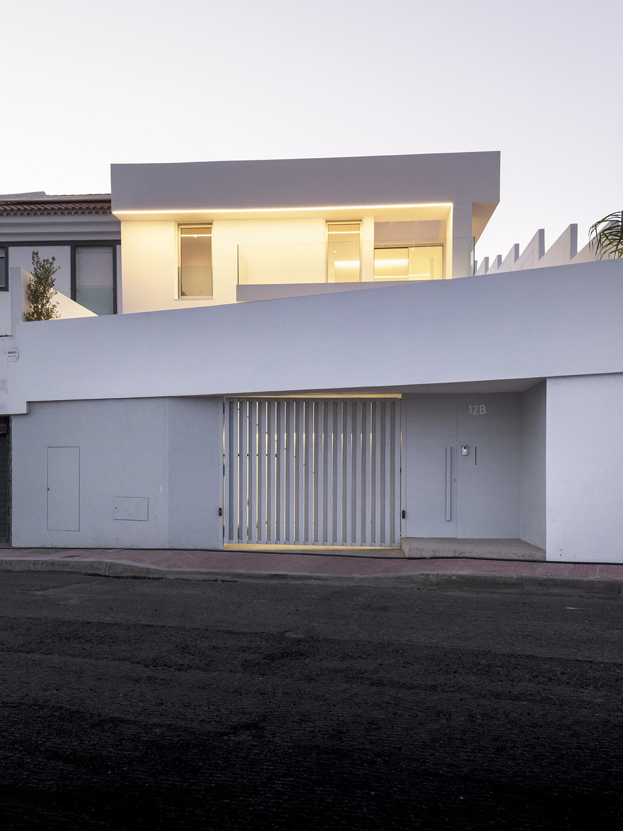 Luminous Living – Casa SERMA by PUERTA35 Arquitectura