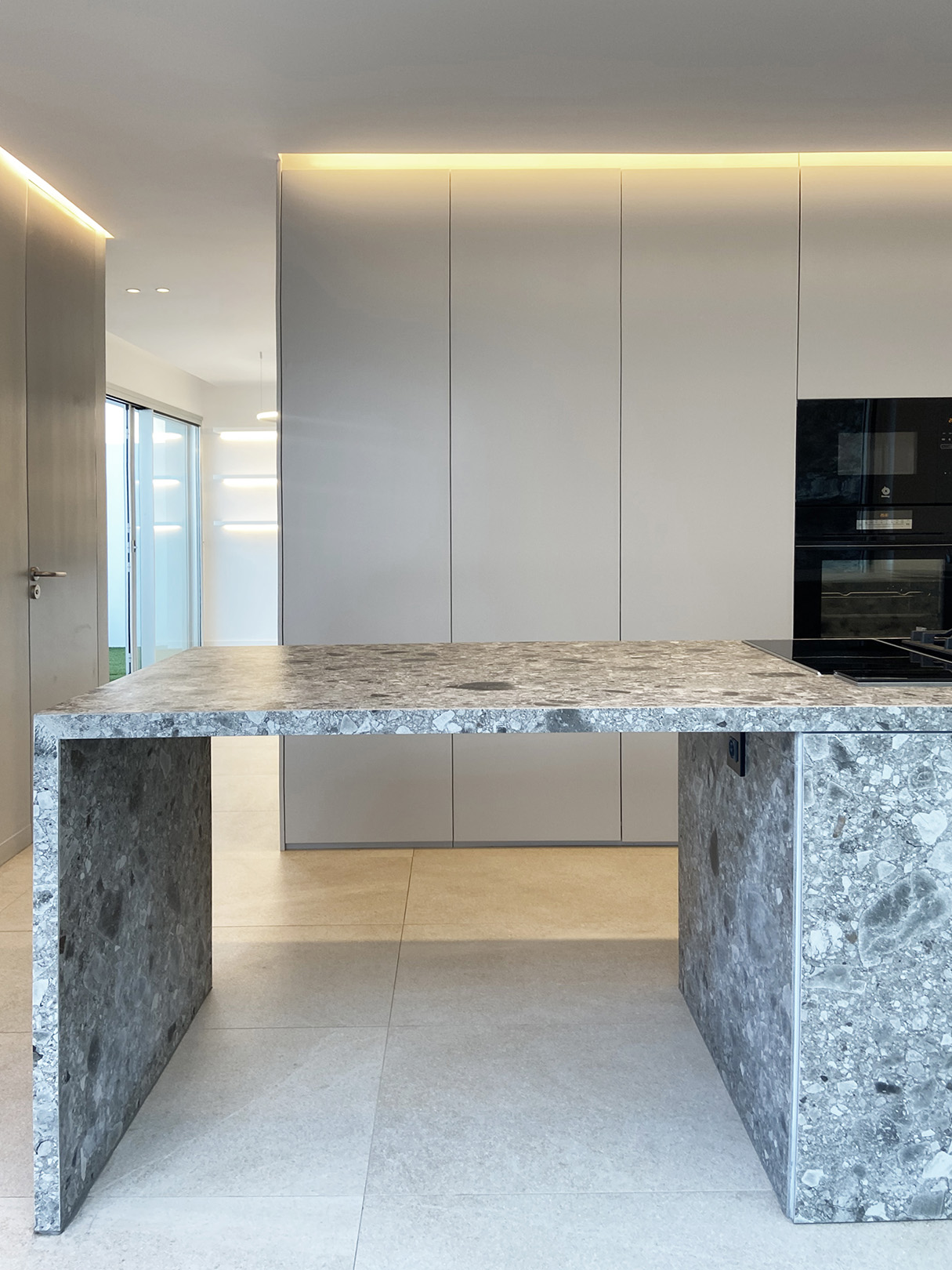 Luminous Living – Casa SERMA by PUERTA35 Arquitectura
