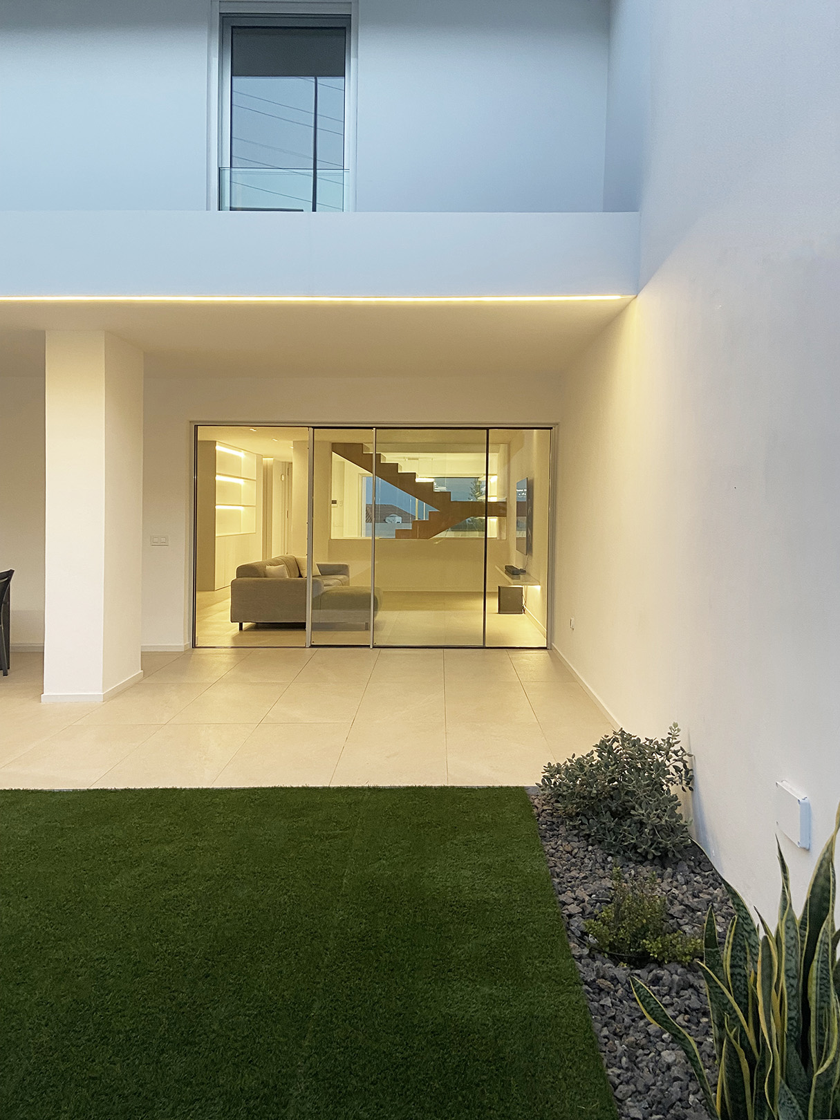 Luminous Living – Casa SERMA by PUERTA35 Arquitectura
