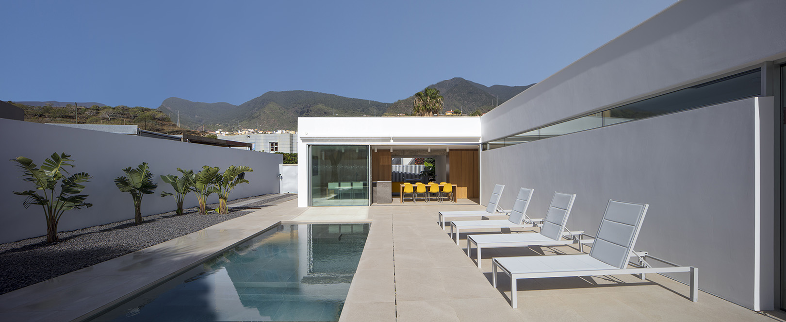 Embracing Nature – Casa SOROA by Puerta35 Arquitectura