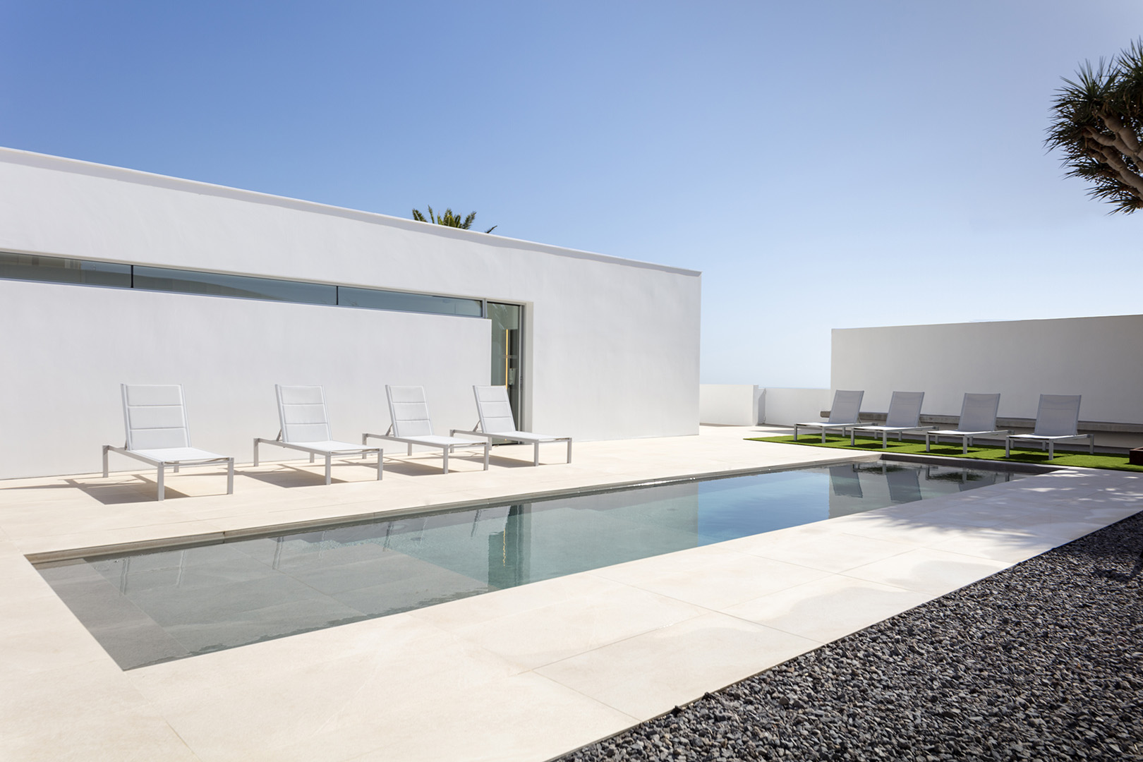 Embracing Nature – Casa SOROA by Puerta35 Arquitectura