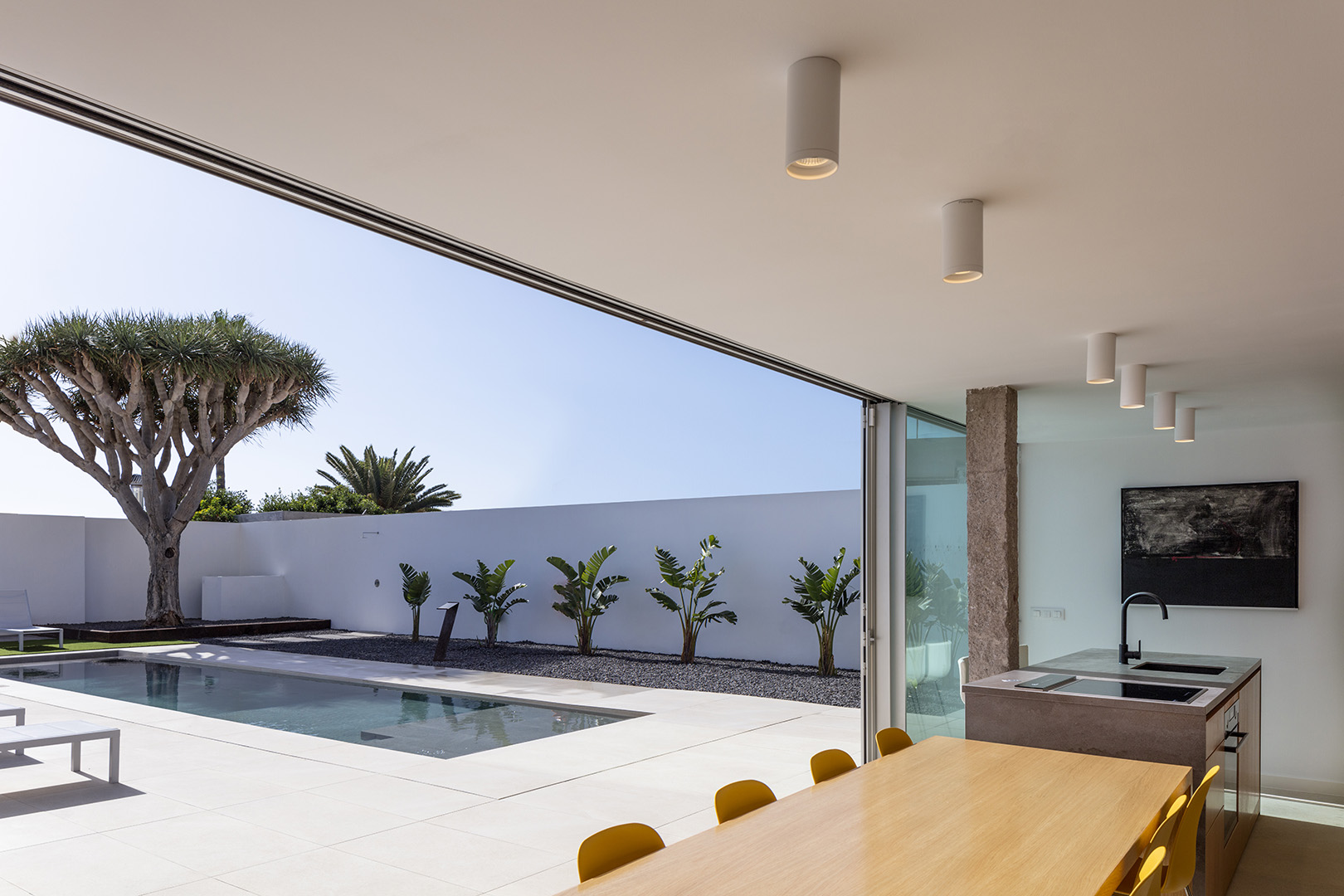 Embracing Nature – Casa SOROA by Puerta35 Arquitectura