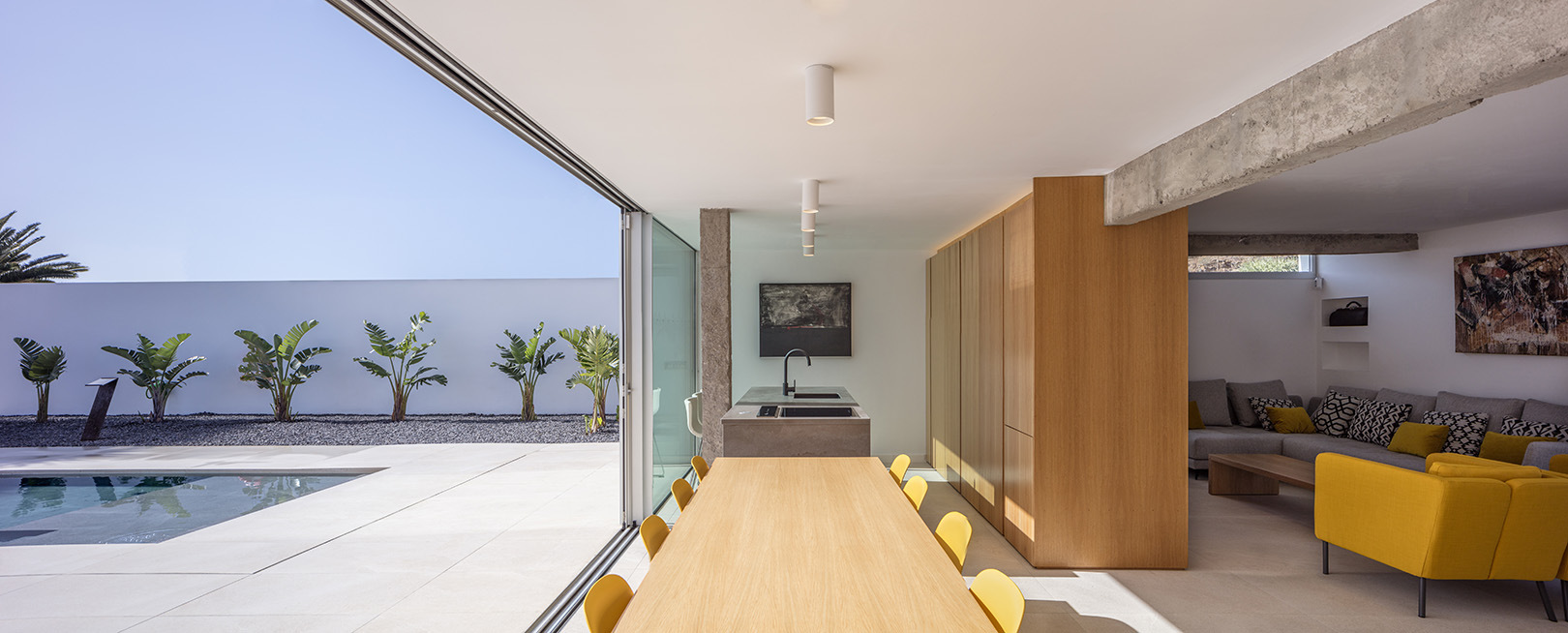 Embracing Nature – Casa SOROA by Puerta35 Arquitectura