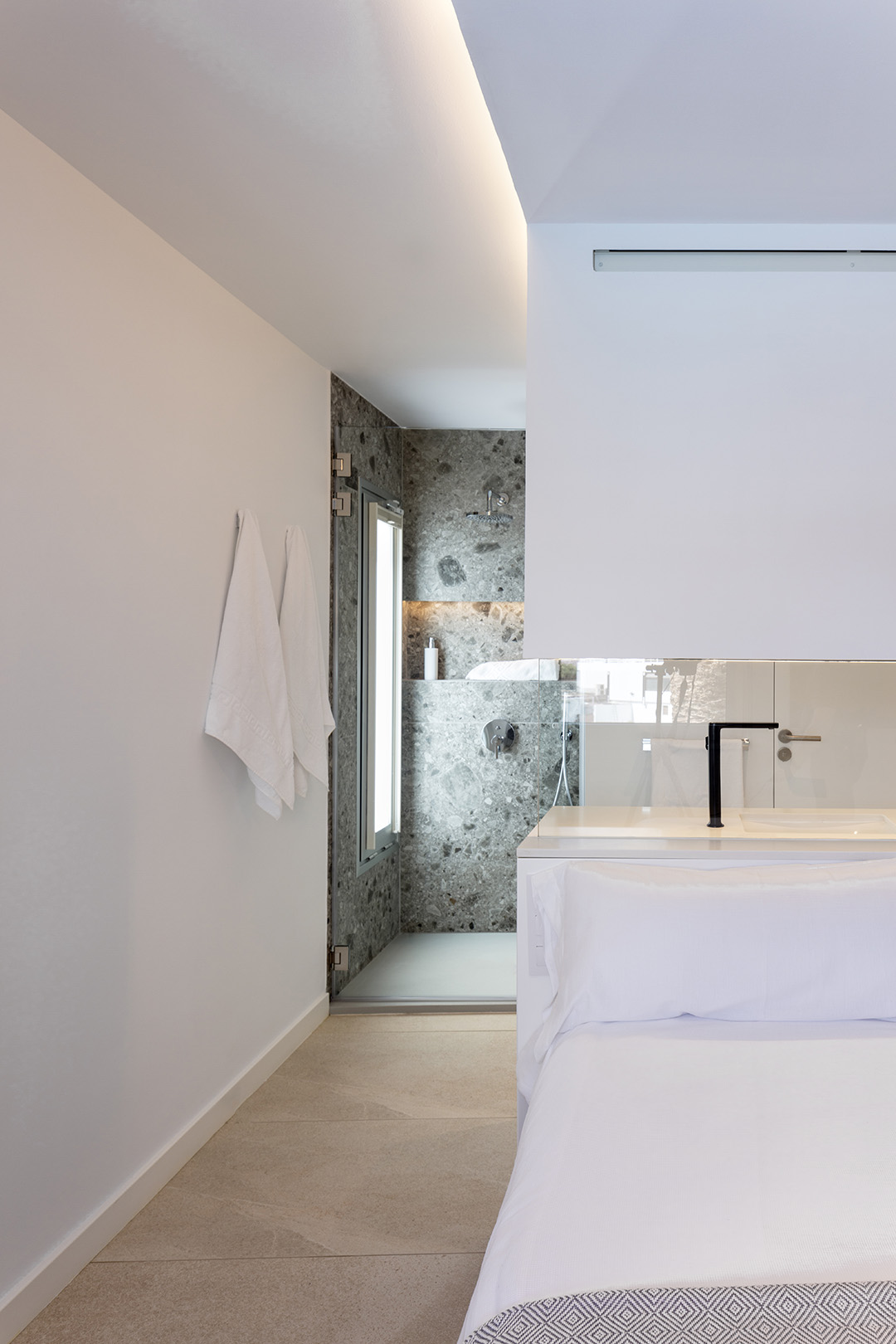 Embracing Nature – Casa SOROA by Puerta35 Arquitectura