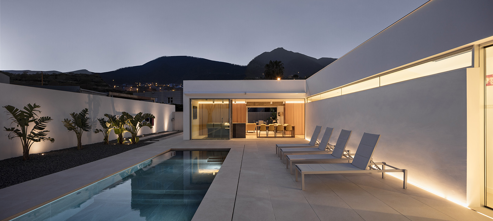 Embracing Nature – Casa SOROA by Puerta35 Arquitectura