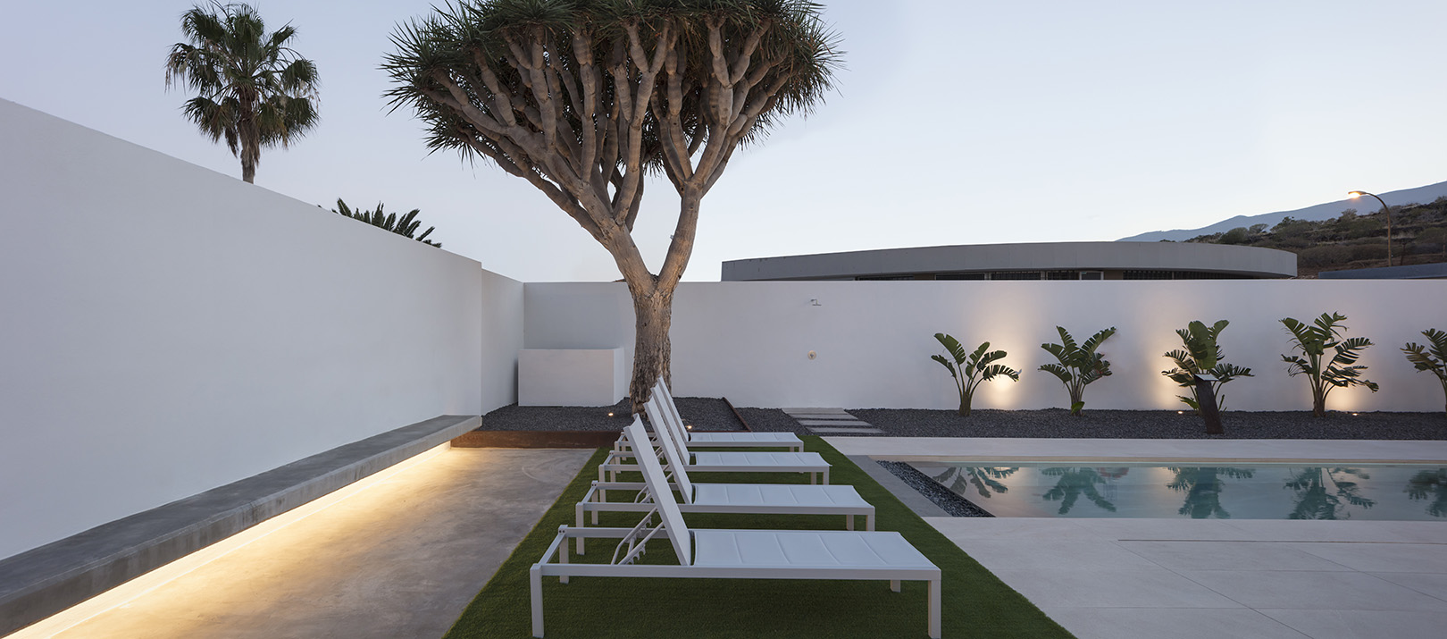 Embracing Nature – Casa SOROA by Puerta35 Arquitectura