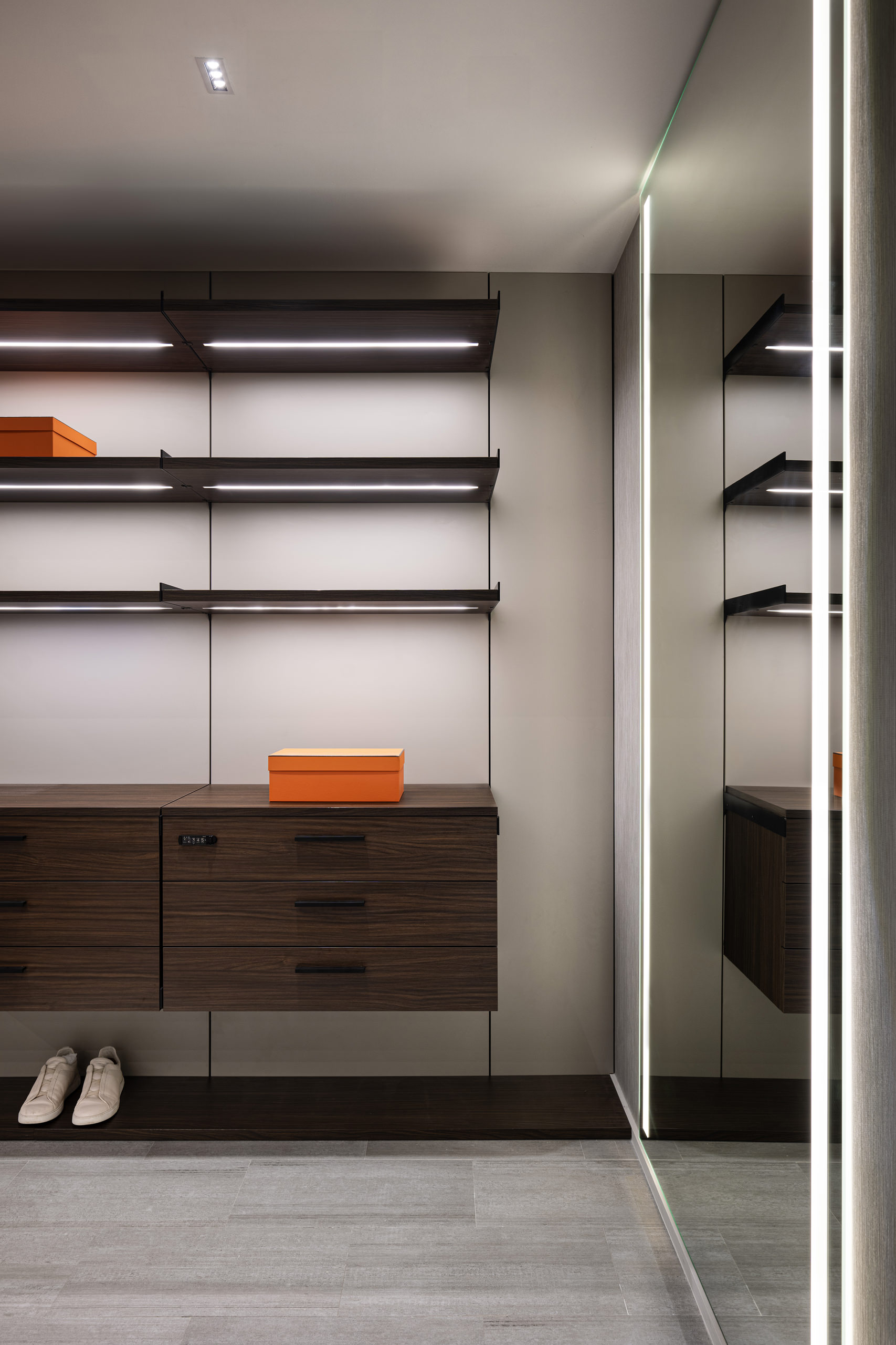 Dialogue of Light and Reflection – NR Residence by Nar Design Studio