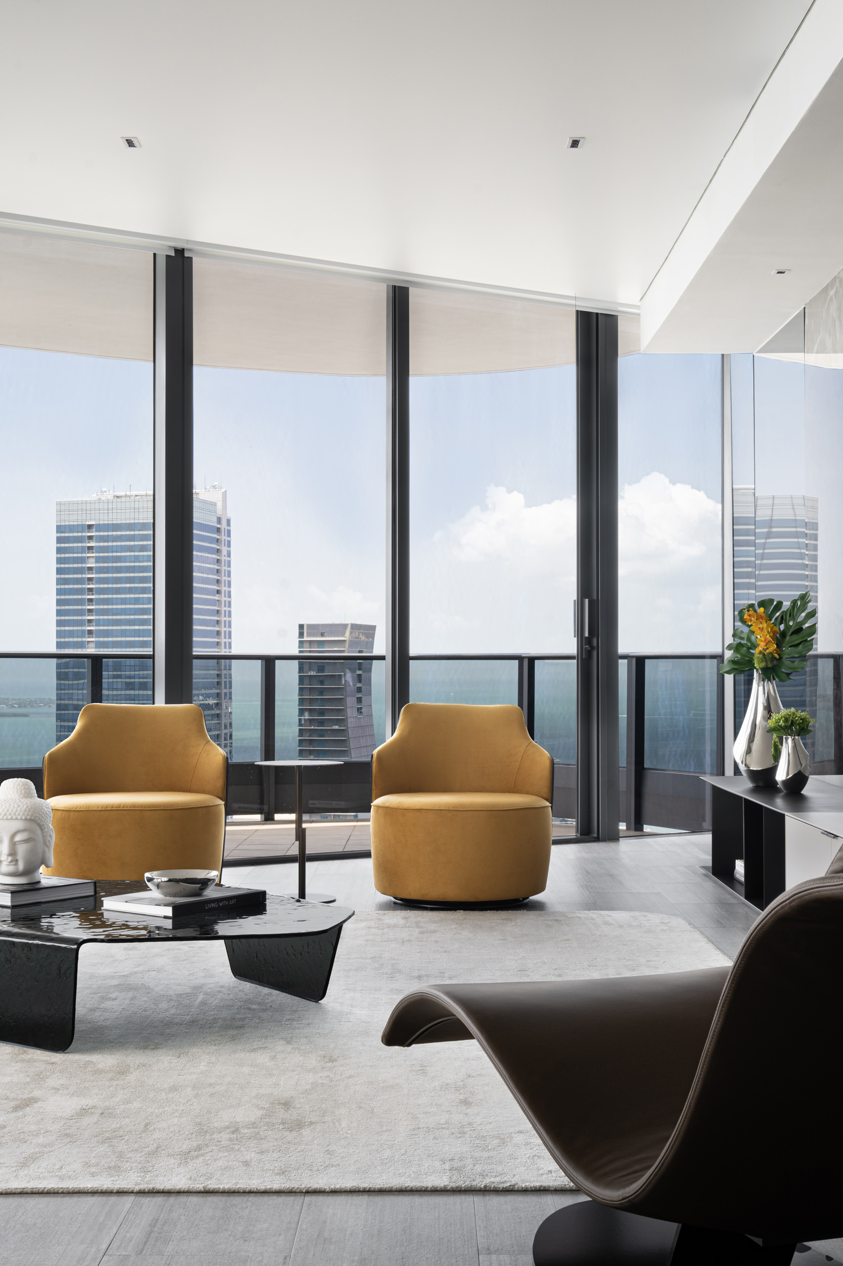 Dialogue of Light and Reflection – NR Residence by Nar Design Studio